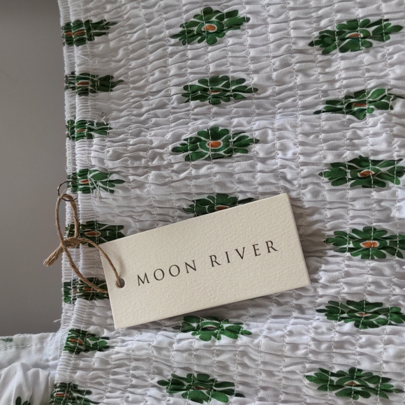 Moon River balloon sleeve top, NWT,medium - Picture 2 of 5